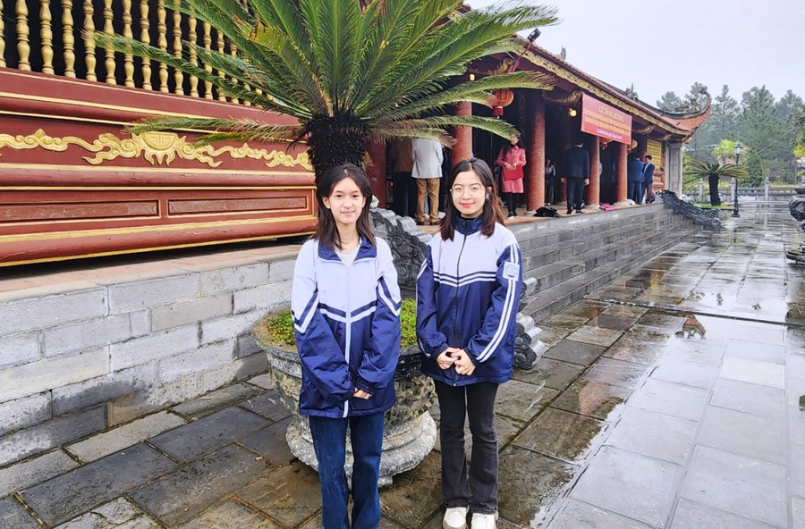 Yến Nhi và Trâm Anh tự tin trước kỳ thi.