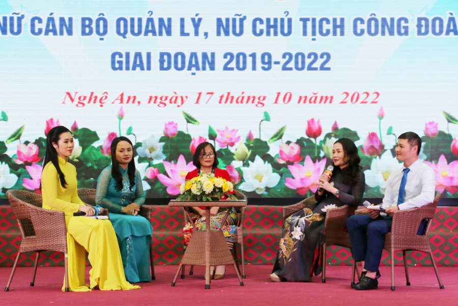 Nữ cán bộ quản lý, Chủ tịch Công đoàn tiêu biểu giao lưu, chia sẻ kinh nghiệm trong hoạt động chuyên môn lẫn cân bằng cuộc sống gia đình.