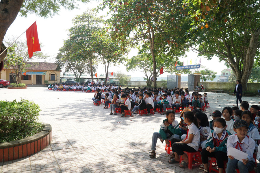 Trường Tiểu học Thanh Hà đã tổ chức hoạt động giáo dục trở lại bình thường, nhưng nhiều học sinh vẫn còn thiếu sách sau đợt mưa lũ đầu tháng 10/2022. Trường Tiểu học Thanh Hà đã tổ chức hoạt động giáo dục trở lại bình thường, nhưng nhiều học sinh vẫn còn thiếu sách sau đợt mưa lũ đầu tháng 10/2022.