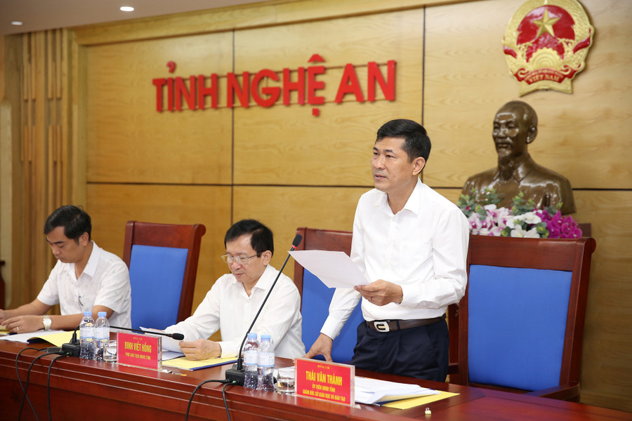 Ông Thái Văn Thành - Giám đốc Sở GD&ĐT Nghệ An trả lời ý kiến của các đại biểu tại hội nghị Ông Thái Văn Thành - Giám đốc Sở GD&ĐT Nghệ An trả lời ý kiến của các đại biểu tại hội nghị