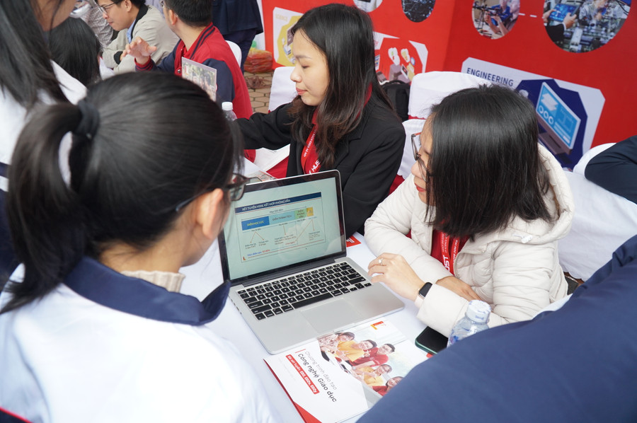 Năm nay, các trường đại học có nhiều phương án tuyển sinh, theo khối xét tuyển truyền thống lẫn xét tuyển theo hồ sơ năng lực kết hợp phỏng vấn. Ảnh: Hồ Lài.