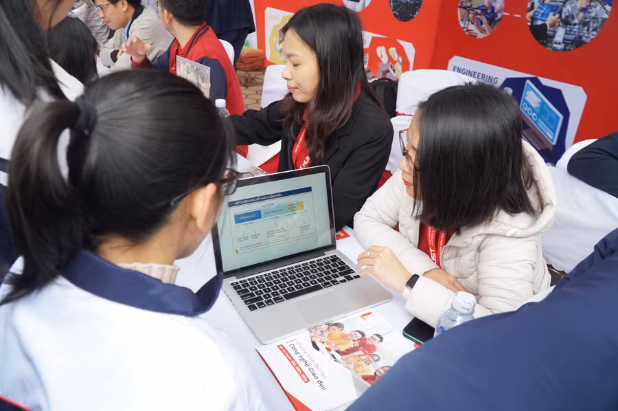 Năm nay, các trường đại học có nhiều phương án tuyển sinh, theo khối xét tuyển truyền thống lẫn xét tuyển theo hồ sơ năng lực kết hợp phỏng vấn. Ảnh: Hồ Lài.