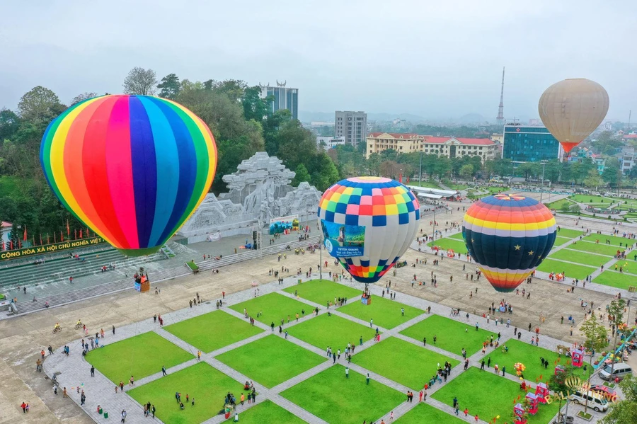 Quảng trường Nguyễn Tất Thành được lựa chọn tổ chức nhiều sự kiện văn hóa, du lịch của tỉnh Tuyên Quang.