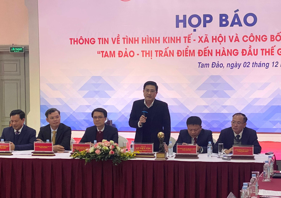 Phó Chủ tịch Thường trực UBND tỉnh Vĩnh Phúc thông tin tại buổi họp báo Phó Chủ tịch Thường trực UBND tỉnh Vĩnh Phúc thông tin tại buổi họp báo