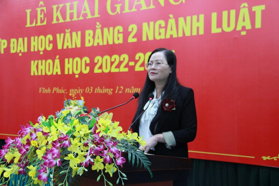 Bà Phạm Thị Hồng Nhung – Phó Trưởng ban Thường trực Ban Tổ chức Tỉnh ủy Vĩnh Phúc giao nhiệm vụ cho các đơn vị. Bà Phạm Thị Hồng Nhung – Phó Trưởng ban Thường trực Ban Tổ chức Tỉnh ủy Vĩnh Phúc giao nhiệm vụ cho các đơn vị.