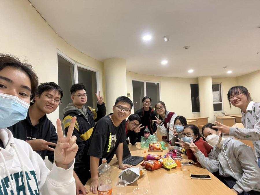 Vũ Tiến Thành đang tích cực tham gia vào hoạt động của Câu lạc bộ Tiếng Anh