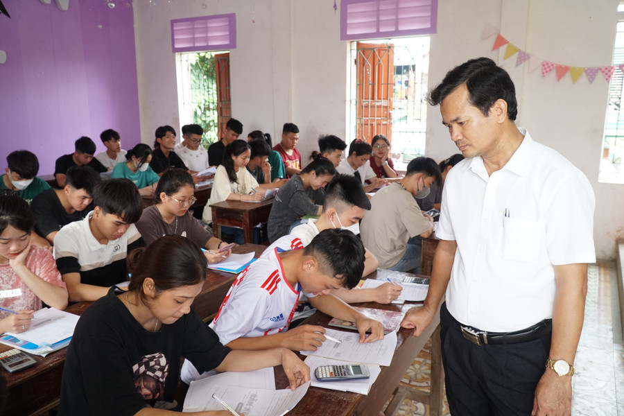 Những buổi ôn thi cuối cùng tại Trường THPT Ngô Trí Hòa, huyện Diễn Châu, Nghệ An. Ảnh: Hồ Lài. Những buổi ôn thi cuối cùng tại Trường THPT Ngô Trí Hòa, huyện Diễn Châu, Nghệ An. Ảnh: Hồ Lài.