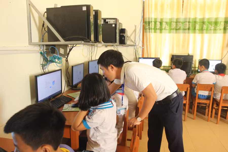 Các trường được phép bố trí giáo viên thỉnh giảng Tiếng Anh, Tin học