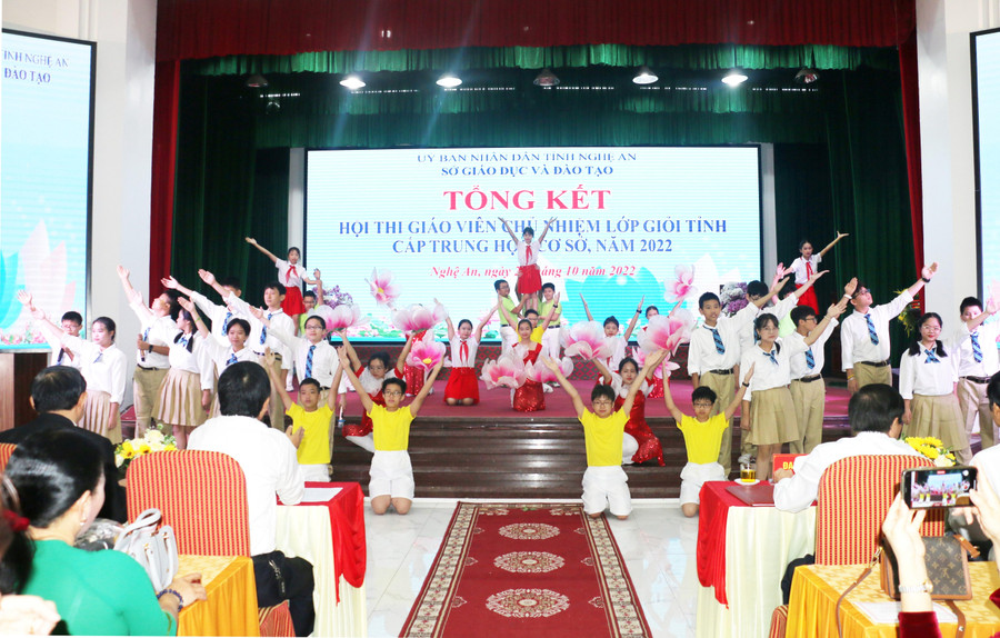 Hội thi giáo viên chủ nhiệm giỏi tỉnh Nghệ An cấp THCS là 1 hoạt động hướng tới kỷ niệm 40 năm Ngày nhà giáo Việt Nam. Hội thi giáo viên chủ nhiệm giỏi tỉnh Nghệ An cấp THCS là 1 hoạt động hướng tới kỷ niệm 40 năm Ngày nhà giáo Việt Nam.