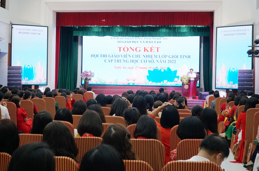 Tham gia hội thi có có 241 giáo viên THCS đến từ 21 Phòng GD&ĐT trên toàn tỉnh Nghệ An. Tham gia hội thi có có 241 giáo viên THCS đến từ 21 Phòng GD&ĐT trên toàn tỉnh Nghệ An.