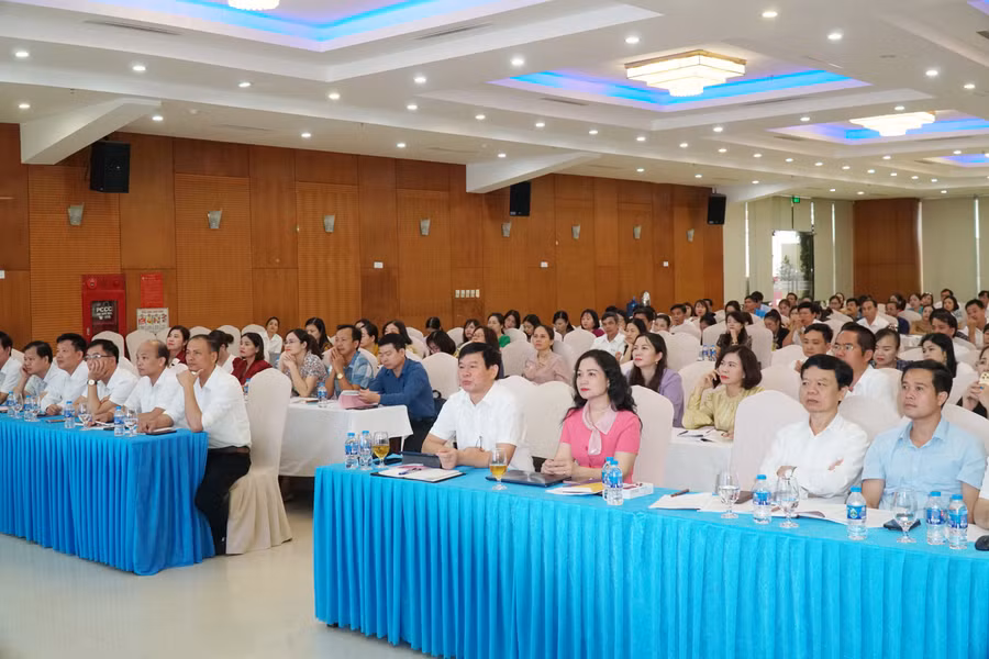 Hội nghị có sự tham gia của các đại biểu là cán bộ quản lý, giáo viên tiểu học cốt cán trên địa bàn tỉnh Nghệ An. Ảnh: Hồ Lài.