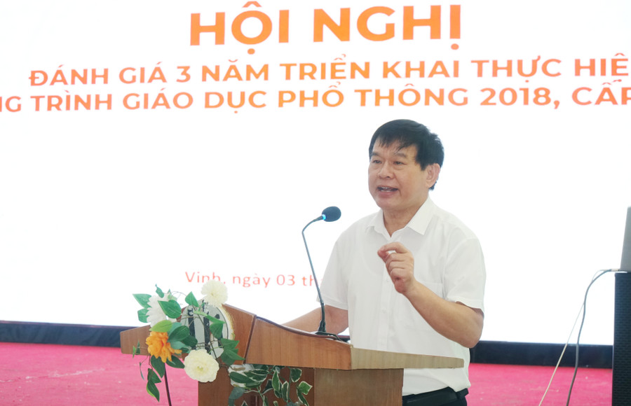 Ông Đào Công Lợi - Phó Giám đốc Sở GD&amp;ĐT Nghệ An đánh giá 3 năm thực hiện Chương trình GDPT 2018 tại địa phương. Ảnh: Hồ Lài.