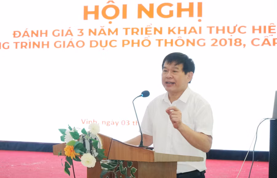 Ông Đào Công Lợi - Phó Giám đốc Sở GD&amp;ĐT Nghệ An đánh giá 3 năm thực hiện Chương trình GDPT 2018 tại địa phương. Ảnh: Hồ Lài.