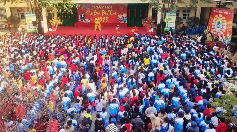 Hơn 1.800 học sinh Trường Tiểu Nguyễn Văn Trỗi tham dự "Ngày hội khai bút đầu xuân 2023". Hơn 1.800 học sinh Trường Tiểu Nguyễn Văn Trỗi tham dự "Ngày hội khai bút đầu xuân 2023".