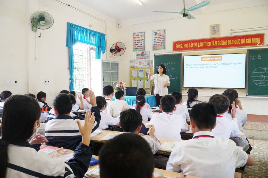 Trường THCS Lý Nhật Quang (huyện Đô Lương, Nghệ An) trong kỳ thi học sinh giỏi tỉnh lớp 9 có tới 6 giải Nhất trong đó có 2 thủ khoa. Ảnh: Hồ Lài Trường THCS Lý Nhật Quang (huyện Đô Lương, Nghệ An) trong kỳ thi học sinh giỏi tỉnh lớp 9 có tới 6 giải Nhất trong đó có 2 thủ khoa. Ảnh: Hồ Lài