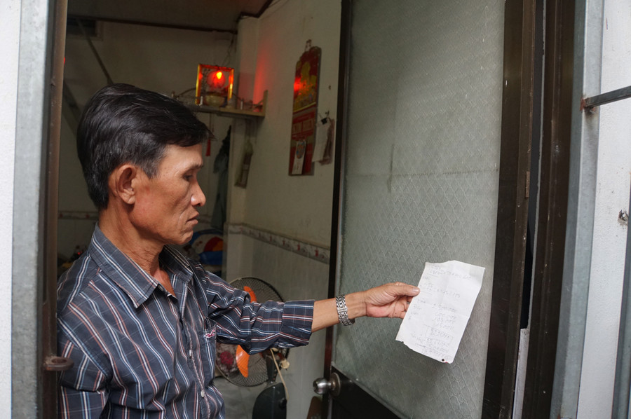 Một người dân ở khu trọ tại TP Thủ Đức, TPHCM. Ảnh: Lê Nam Một người dân ở khu trọ tại TP Thủ Đức, TPHCM. Ảnh: Lê Nam