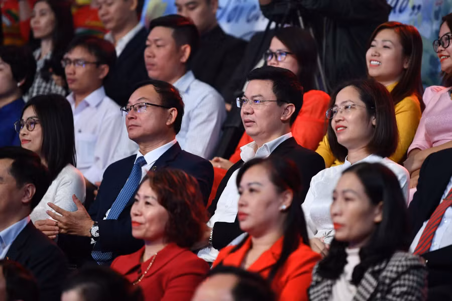 Chương trình có sự hiện diện của 200 thầy cô giáo tiêu biểu đại diện cho 1,2 triệu giáo viên, cán bộ quản lý giáo dục trong cả nước.