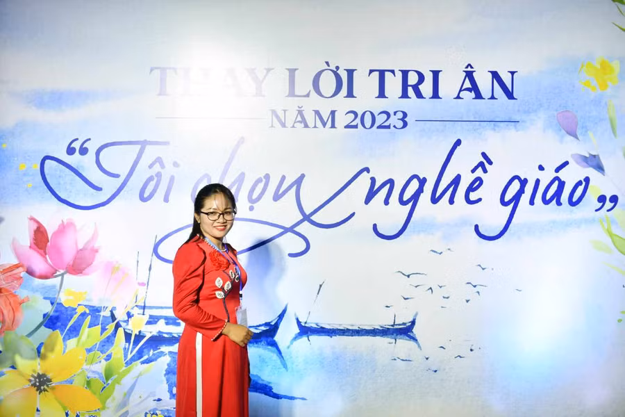 Niềm vui của các thầy cô giáo dự chương trình Thay lời tri ân "Tôi chọn nghề giáo".