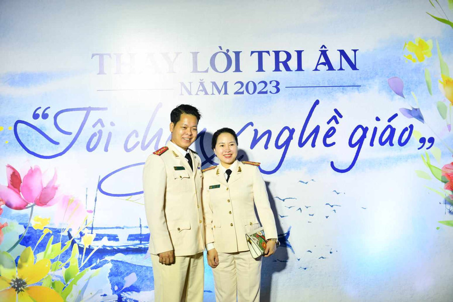 Niềm vui của các thầy cô giáo dự chương trình Thay lời tri ân "Tôi chọn nghề giáo". Niềm vui của các thầy cô giáo dự chương trình Thay lời tri ân "Tôi chọn nghề giáo".