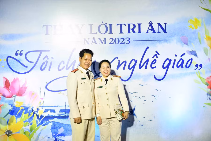 Niềm vui của các thầy cô giáo dự chương trình Thay lời tri ân "Tôi chọn nghề giáo".