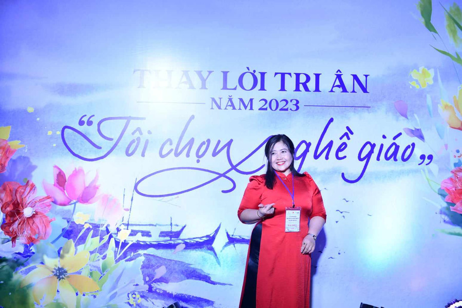 Niềm vui của các thầy cô giáo dự chương trình Thay lời tri ân "Tôi chọn nghề giáo". Niềm vui của các thầy cô giáo dự chương trình Thay lời tri ân "Tôi chọn nghề giáo".