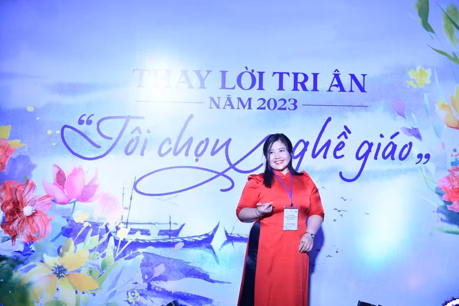 Niềm vui của các thầy cô giáo dự chương trình Thay lời tri ân "Tôi chọn nghề giáo".