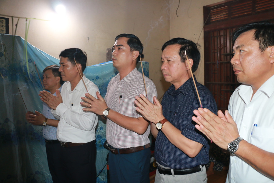 Sự ra đi của 5 học sinh không chỉ là nỗi đau của mỗi gia đình mà còn là nỗi mất mát lớn của ngành giáo dục