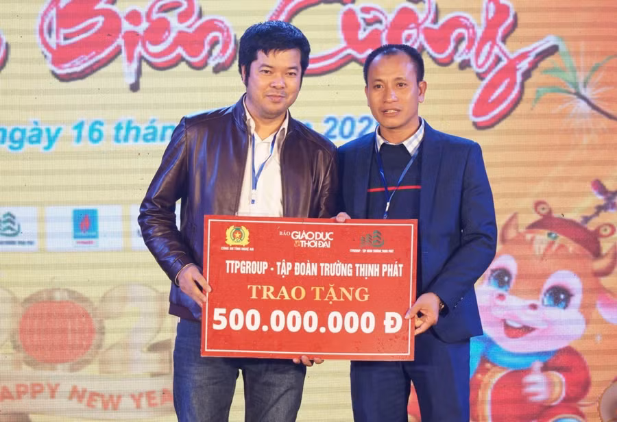 “Xuân ấm biên cương” đến với bà con biên giới, khó khăn xứ Nghệ ảnh 27