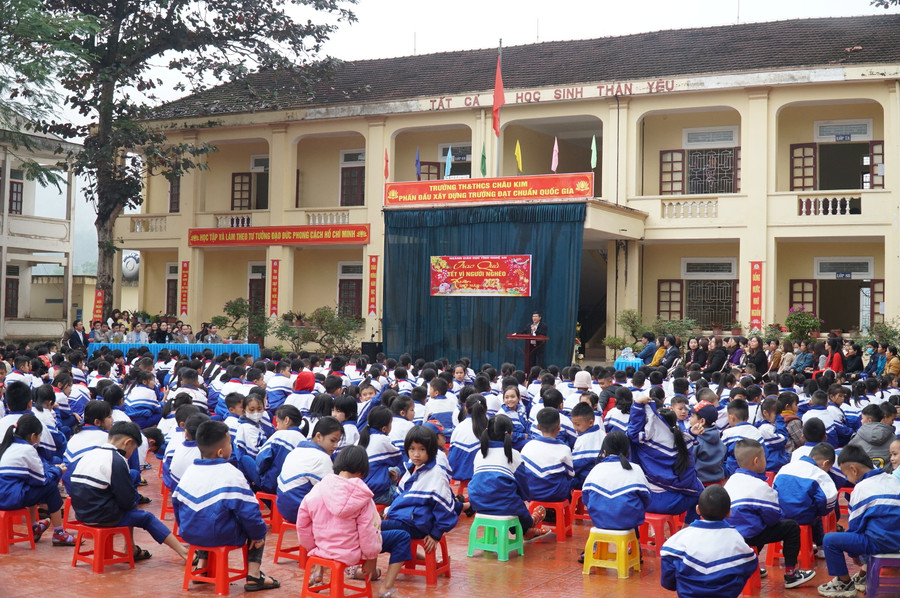 Chương trình trao quà tết của ngành giáo dục và đào tạo Nghệ An tại Trường Tiểu học và THCS Châu Kim, huyện Quế Phong. Chương trình trao quà tết của ngành giáo dục và đào tạo Nghệ An tại Trường Tiểu học và THCS Châu Kim, huyện Quế Phong.