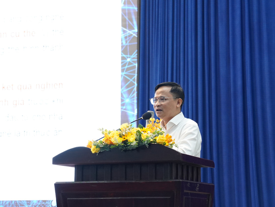 Ông Phạm Đức Nghiệm, Phó Cục trưởng Cục Phát triển thị trường và doanh nghiệp khoa học và công nghệ trình bày tham luận. Ảnh: HCMUT Ông Phạm Đức Nghiệm, Phó Cục trưởng Cục Phát triển thị trường và doanh nghiệp khoa học và công nghệ trình bày tham luận. Ảnh: HCMUT