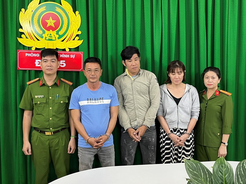 Nhóm cho vay lãi nặng do Nguyễn Tấn Hùng cầm đầu. (Ảnh: Công an TPHCM) Nhóm cho vay lãi nặng do Nguyễn Tấn Hùng cầm đầu. (Ảnh: Công an TPHCM)