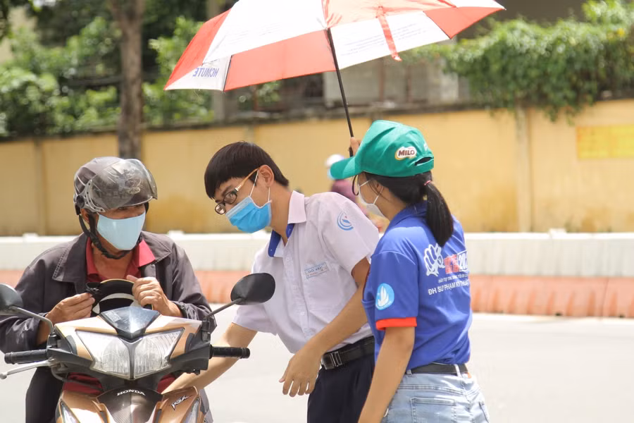 Trường Đại học Sư phạm Kỹ thuật TP Hồ Chí Minh có trên 1000 SV tham gia trong khắp các đội hình tình nguyện hỗ trợ phòng chống dịch.