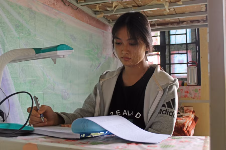 Lựa chọn Sư phạm Văn vừa là ước mơ vừa phù hợp với hoàn cảnh gia đình của Ngọc Anh.