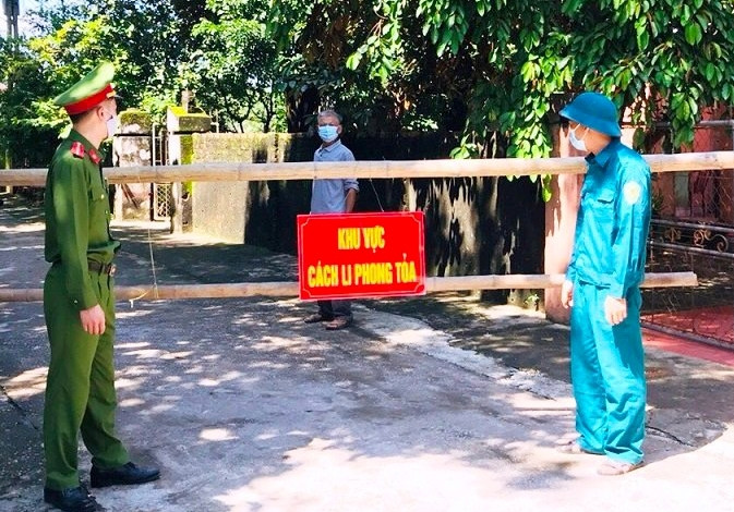 Phong tỏa khu phố 1, thị trấn Triệu Sơn (Thanh Hóa) do có chùm ca bệnh Covid-19.