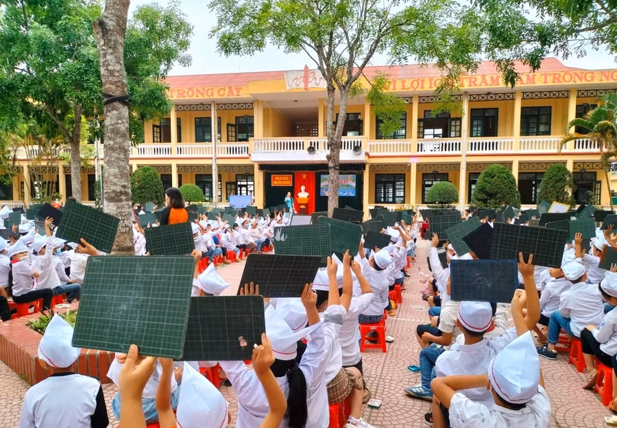 Hoạt động giáo dục kỹ năng phòng tránh tai nạn đuối nước, xâm hại trẻ em của Trường Tiểu học Thiệu Nguyên được tổ chức hôm 20/5 vừa qua.