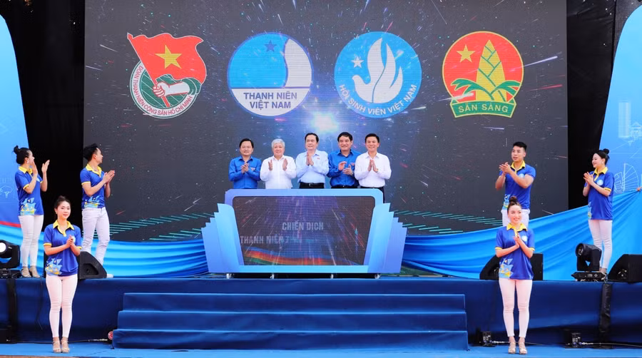 Một số lãnh đạo Đảng, Nhà nước tại buổi lễ.