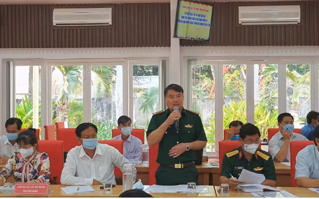  Đại tá Nguyễn Thế Anh - Chỉ huy trưởng Bộ Chỉ huy Bộ đội Biên phòng Kiên Giang phát biểu tại buổi làm việc (Ảnh: Cổng TTĐT Kiên Giang).