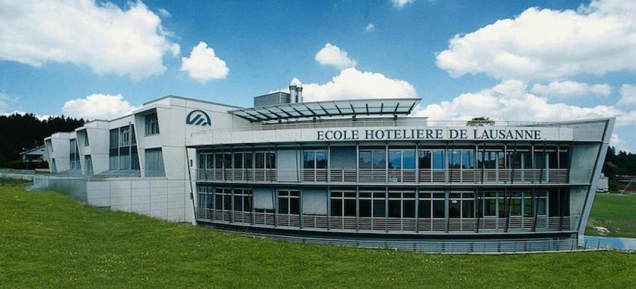 Ecole hôtelière de Lausanne (EHL) ở Thụy Sĩ không chỉ là trường quản lý khách sạn hàng đầu mà còn là một trong những trường đại học xanh nhất ở Châu Âu.