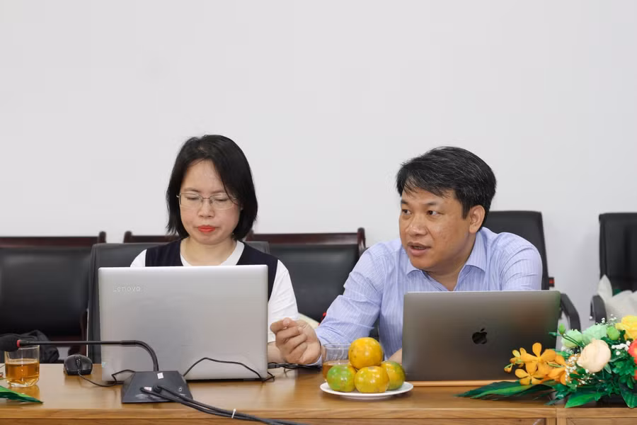 TS Nghiêm Xuân Huy chia sẻ thông tin cùng độc giả báo GD&amp;TĐ tại điểm cầu Hà Nội