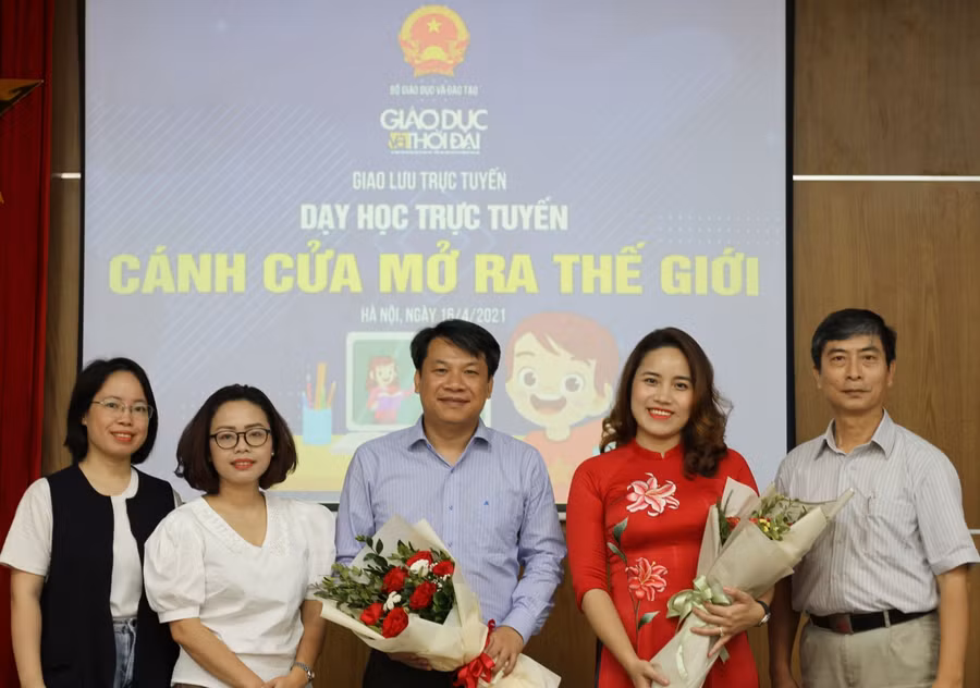 Giao lưu trực tuyến "Dạy học trực tuyến: cánh cửa mở ra thế giới"