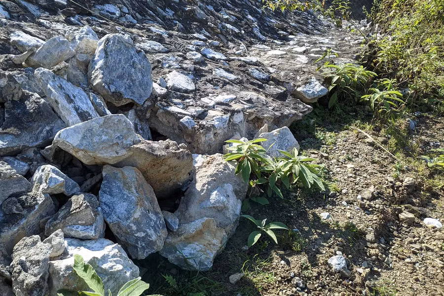 Tình trạng sụt lún kéo dài hàng chục mét