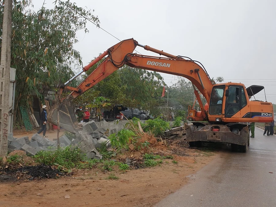 Buổi cưỡng chế diễn ra an toàn, đúng pháp luật.