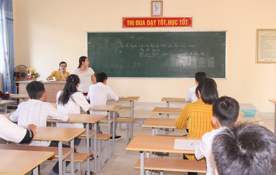Thí sinh dự thi tuyển sinh vào lớp 10 tại Hội đồng thi THPT Kim Liên (huyện Nam Đàn, Nghệ An)