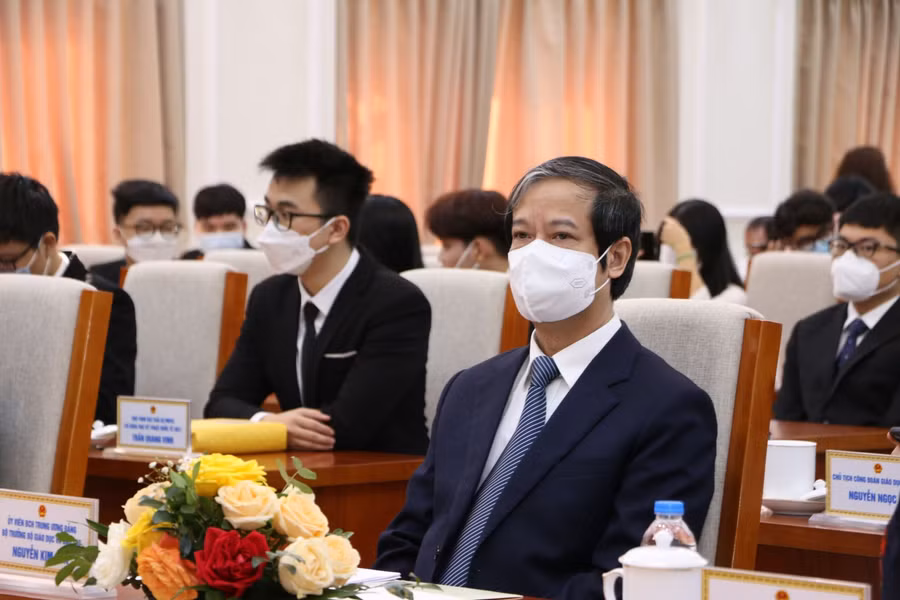 Bộ trưởng Bộ Giáo dục và Đào tạo Nguyễn Kim Sơn.