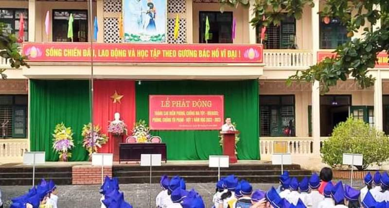 Học sinh Trường TH&amp;THCS thị trấn Sơn Lư (Quan Sơn, Thanh Hóa) tham gia buổi ngoại khóa về phòng chống ma túy, mại dâm. Ảnh: Văn Dương.