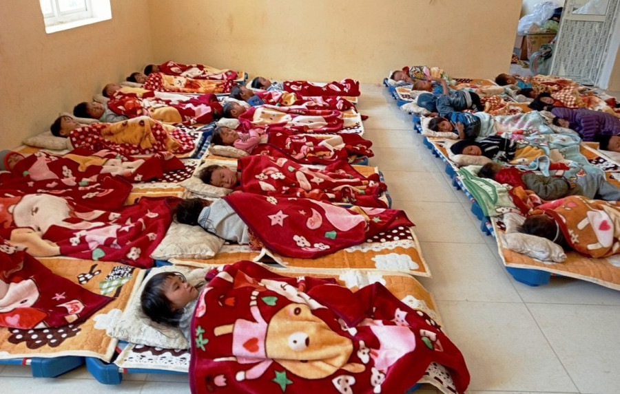 Trẻ mầm non ở bản Ón, xã Tam Chung (Mường Lát, Thanh Hóa) được ngủ bán trú tại lớp. Ảnh: Thế Lượng.