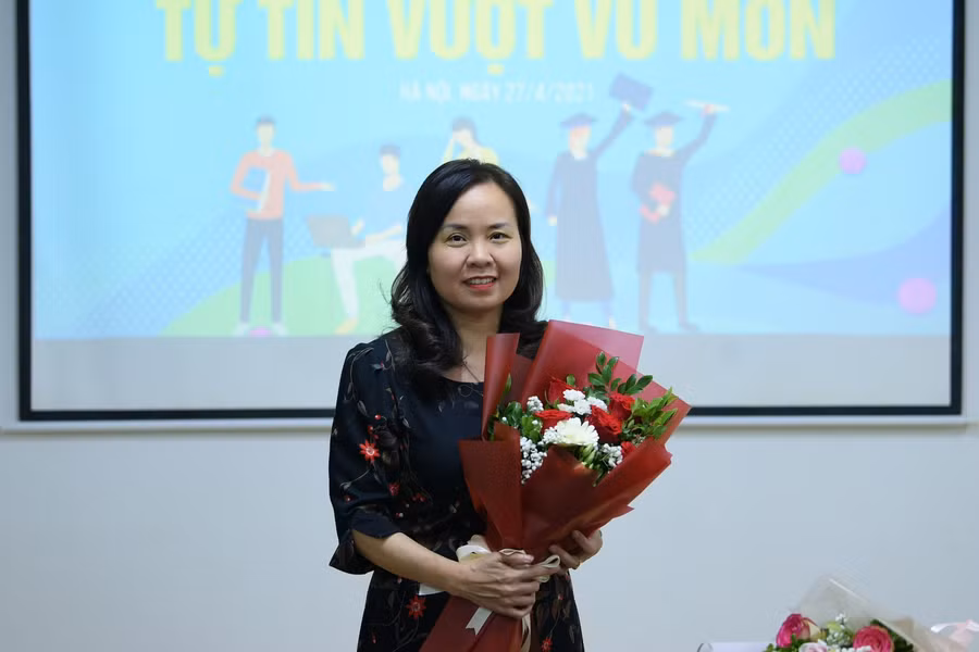 Cô Trần Thị Hải Yến - Hiệu trưởng Trường THPT Trần Phú, quận Hoàn Kiếm, Hà Nội