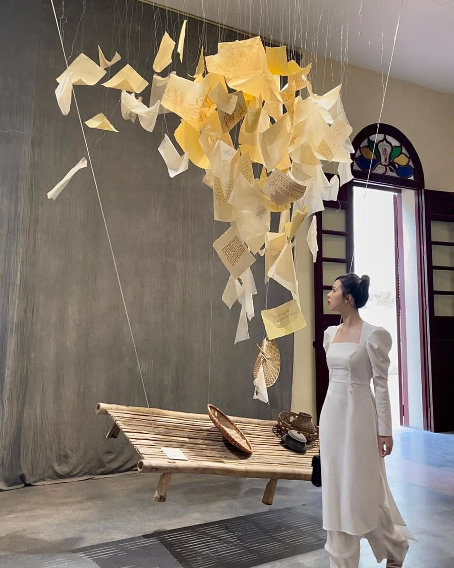 Không gian vừa hiện đại đan xen với nét cổ kính đậm. Không gian vừa hiện đại đan xen với nét cổ kính đậm.