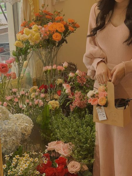 Ở đây có bán set nước và hoa “xinh xỉu” được review trên Tiktok thời gian gần đây.