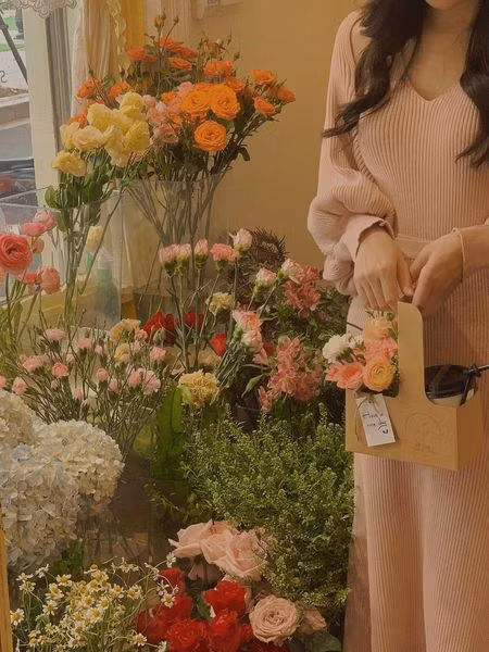 Ở đây có bán set nước và hoa “xinh xỉu” được review trên Tiktok thời gian gần đây.